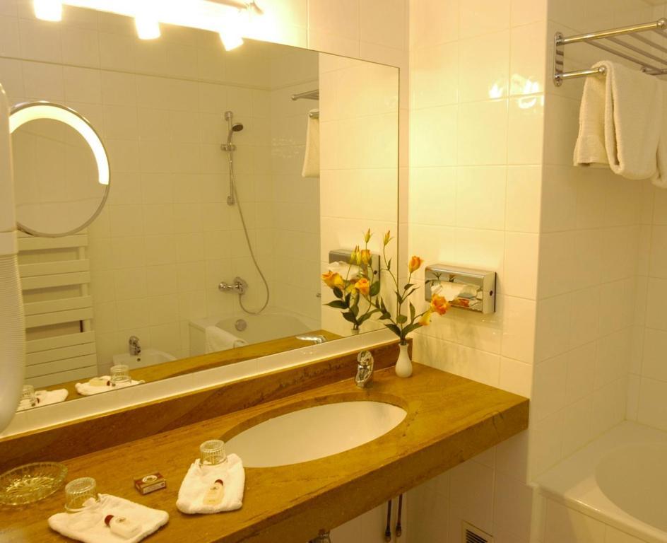 Hostellerie La Huchette Replonges Rum bild